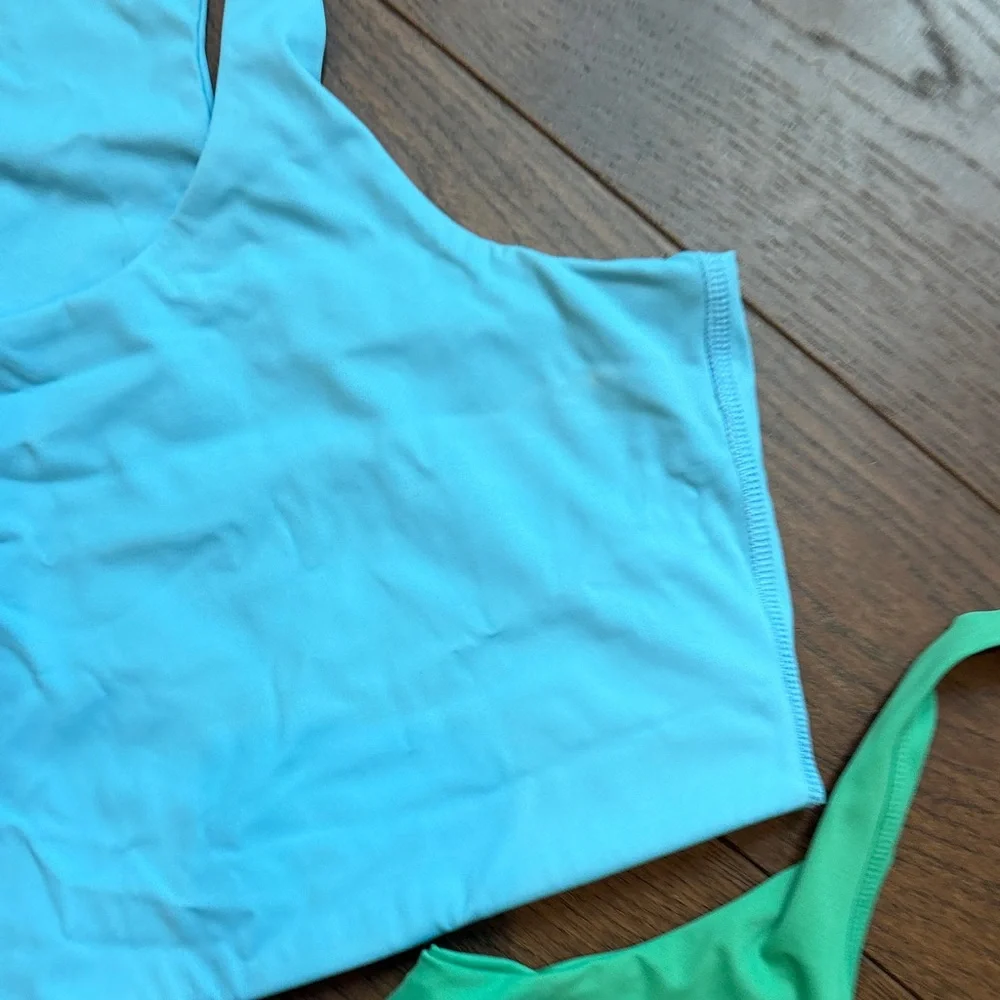 Addison Bay Women's Smooth Sport Arch Racerback Sports Bra Medium Blue and Green - Picture 4 of 7